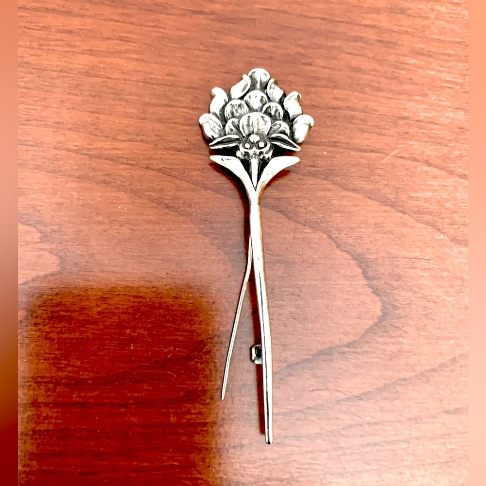 Real silver brooch pin back flower shaped